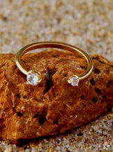 Carregar imagem no visualizador da galeria, Anel Cadaquéz -  lapidação redonda - Ouro18k