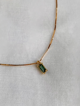 Carregar imagem no visualizador da galeria, Pingente Malta Único Verde Escuro - Ouro18k