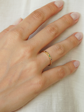 Carregar imagem no visualizador da galeria, Anel Meia Aliança Alexandria Colours - Ouro18k