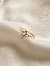 Carregar imagem no visualizador da galeria, Anel Gota Topázio Azul - Ouro 18k