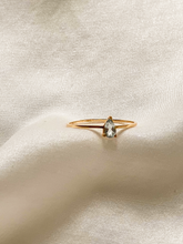 Carregar imagem no visualizador da galeria, Anel Gota Topázio Azul - Ouro 18k