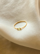 Carregar imagem no visualizador da galeria, Anel Navete Peridoto - Ouro 18k