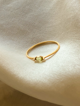 Carregar imagem no visualizador da galeria, Anel Navete Peridoto - Ouro 18k