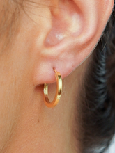 Carregar imagem no visualizador da galeria, Argola fio Quadrado Média 2,0cm 18k