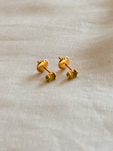 Carregar imagem no visualizador da galeria, Brinco Navete Peridoto Verde  - Ouro 18k