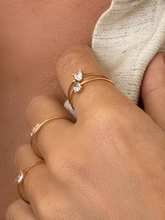 Carregar imagem no visualizador da galeria, Anel Gota Topázio Azul - Ouro 18k