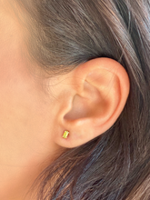 Carregar imagem no visualizador da galeria, Brinco Navete Peridoto Verde  - Ouro 18k