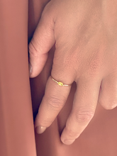 Carregar imagem no visualizador da galeria, Anel Navete Peridoto - Ouro 18k