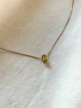 Carregar imagem no visualizador da galeria, Pingente Navete Peridoto - Ouro 18K