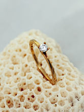 Carregar imagem no visualizador da galeria, Anel Bari Solitário - Ouro18k