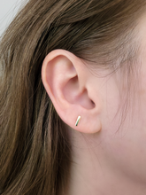 Carregar imagem no visualizador da galeria, Brinco Traço Médio - Ouro18k