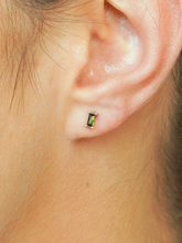 Carregar imagem no visualizador da galeria, Brinco Malta Ponto de Luz Retangular Verde Escuro -  Ouro18k