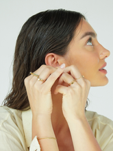 Carregar imagem no visualizador da galeria, Anel Meia Aliança Alexandria Colours - Ouro18k