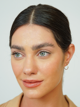 Carregar imagem no visualizador da galeria, Argola Pequena Redonda Fina 1,3cm 18K