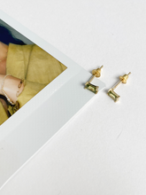 Carregar imagem no visualizador da galeria, Brinco Malta Ponto de Luz Retangular Verde Escuro -  Ouro18k