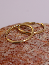 Carregar imagem no visualizador da galeria, Argola Redonda Média 2,0 cm 18k