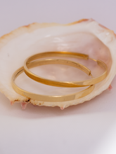 Carregar imagem no visualizador da galeria, Argola Grande Chata 3,7 cm 18k