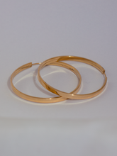 Carregar imagem no visualizador da galeria, Argola Grande Chata 3,7 cm 18k