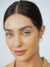 Carregar imagem no visualizador da galeria, Argola Pequena Chata 1,3cm 18k