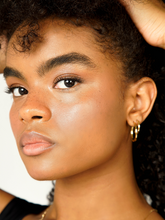 Carregar imagem no visualizador da galeria, Argola fio Quadrado Média 2,0cm 18k