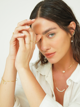 Carregar imagem no visualizador da galeria, Colar Perolas Longo - Ouro18k