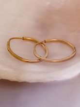 Carregar imagem no visualizador da galeria, Argola fio Quadrado Fina 1,3 cm 18k