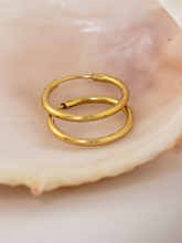Carregar imagem no visualizador da galeria, Argola Pequena Redonda Fina 1,3cm 18K