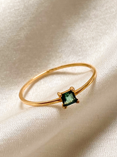 Carregar imagem no visualizador da galeria, Anel Carrê Turmalina Verde Escura - Ouro 18k
