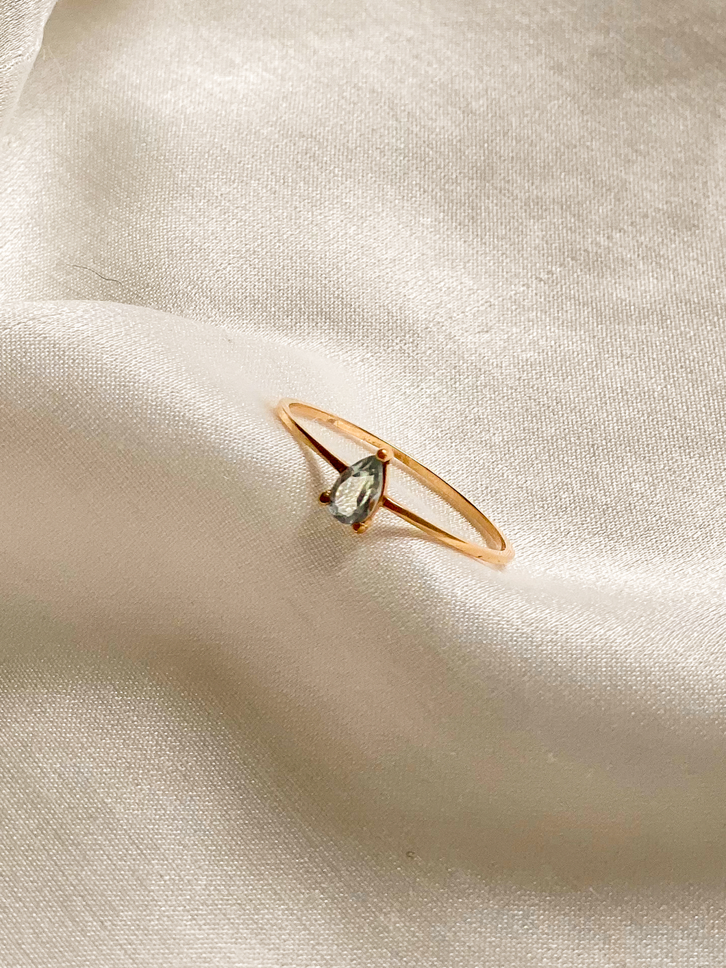 Anel Gota Topázio Azul - Ouro 18k
