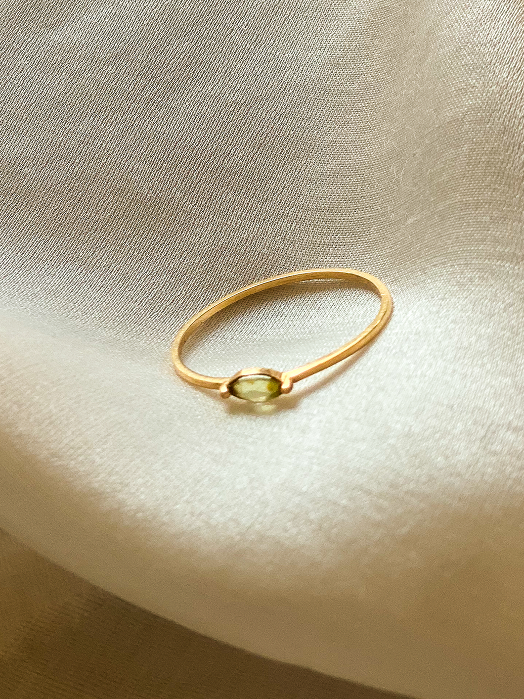 Anel Navete Peridoto - Ouro 18k