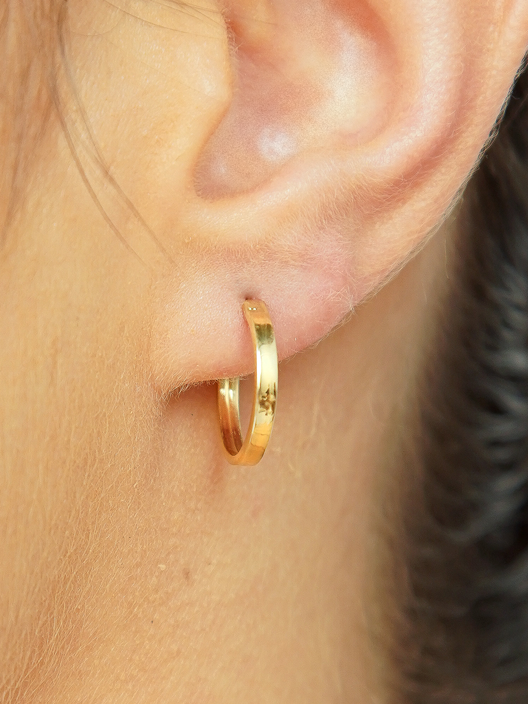 Argola fio Quadrado Pequeno Grossa 1,3cm 18k