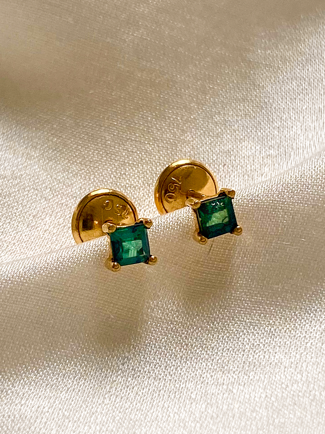 Brinco Carrê Turmalina Verde Escura - Ouro 18k