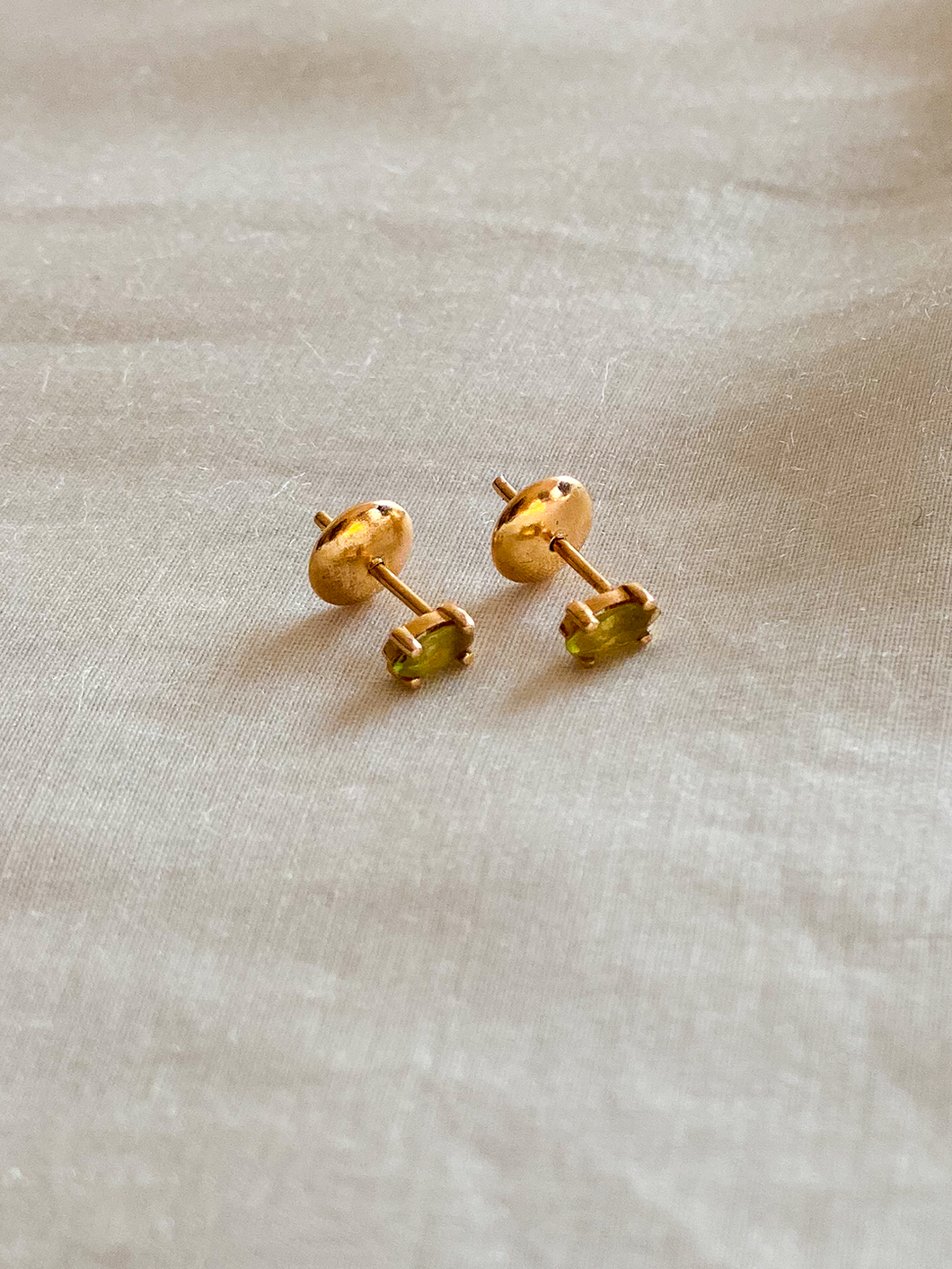 Brinco Navete Peridoto Verde  - Ouro 18k