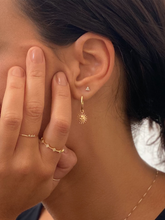 Carregar imagem no visualizador da galeria, Brinco Triade - Ouro18k
