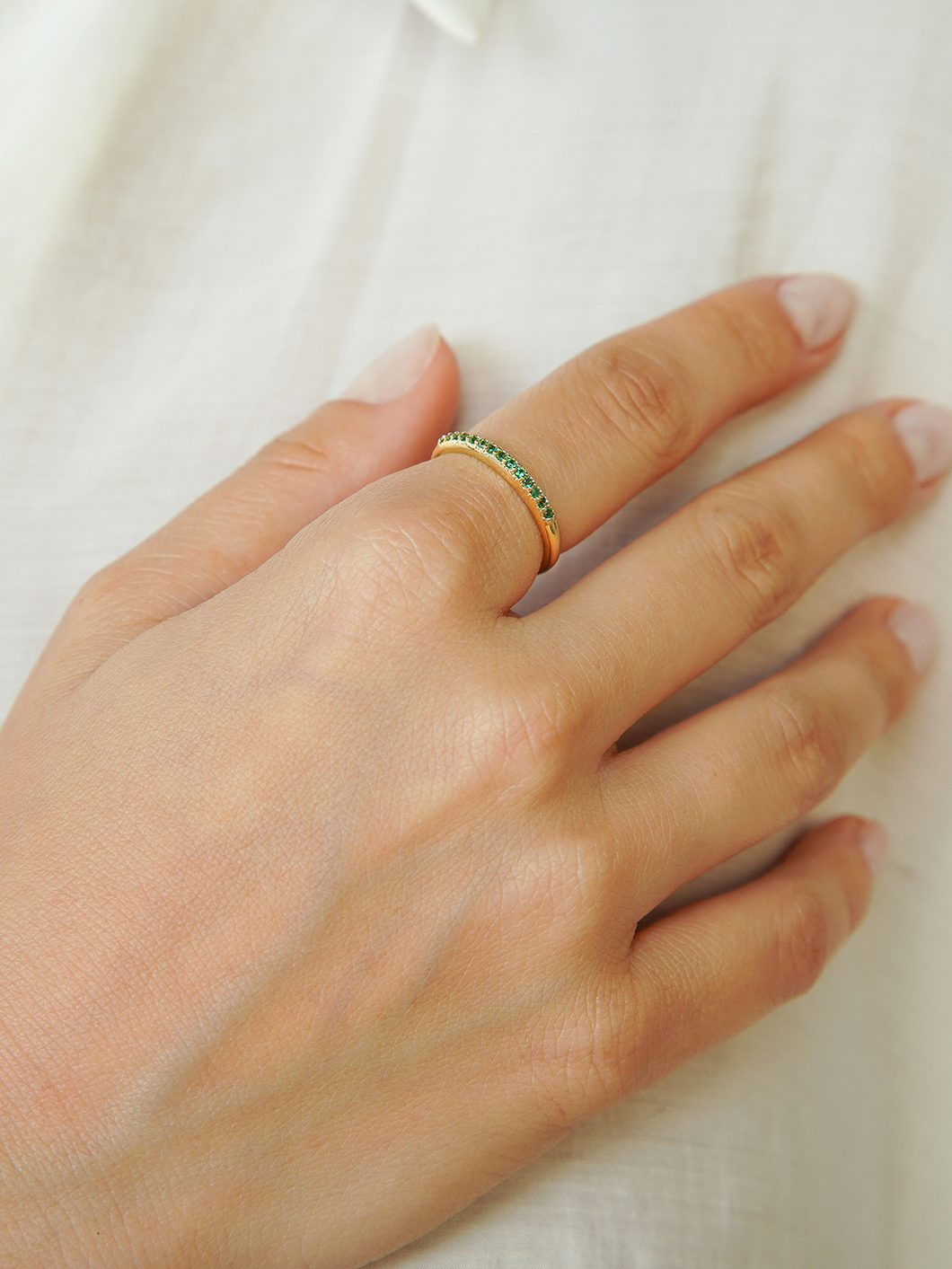 Anel Meia Aliança Florença Cravejada Verde- Ouro18k