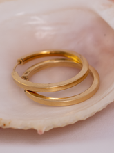 Carregar imagem no visualizador da galeria, Argola fio Quadrado Pequeno Grossa 1,3cm 18k
