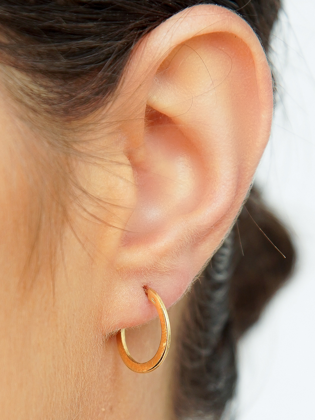 Argola Pequena Chata 1,3cm 18k