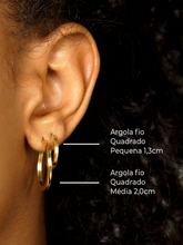 Carregar imagem no visualizador da galeria, Argola fio Quadrado Pequeno Grossa 1,3cm 18k

