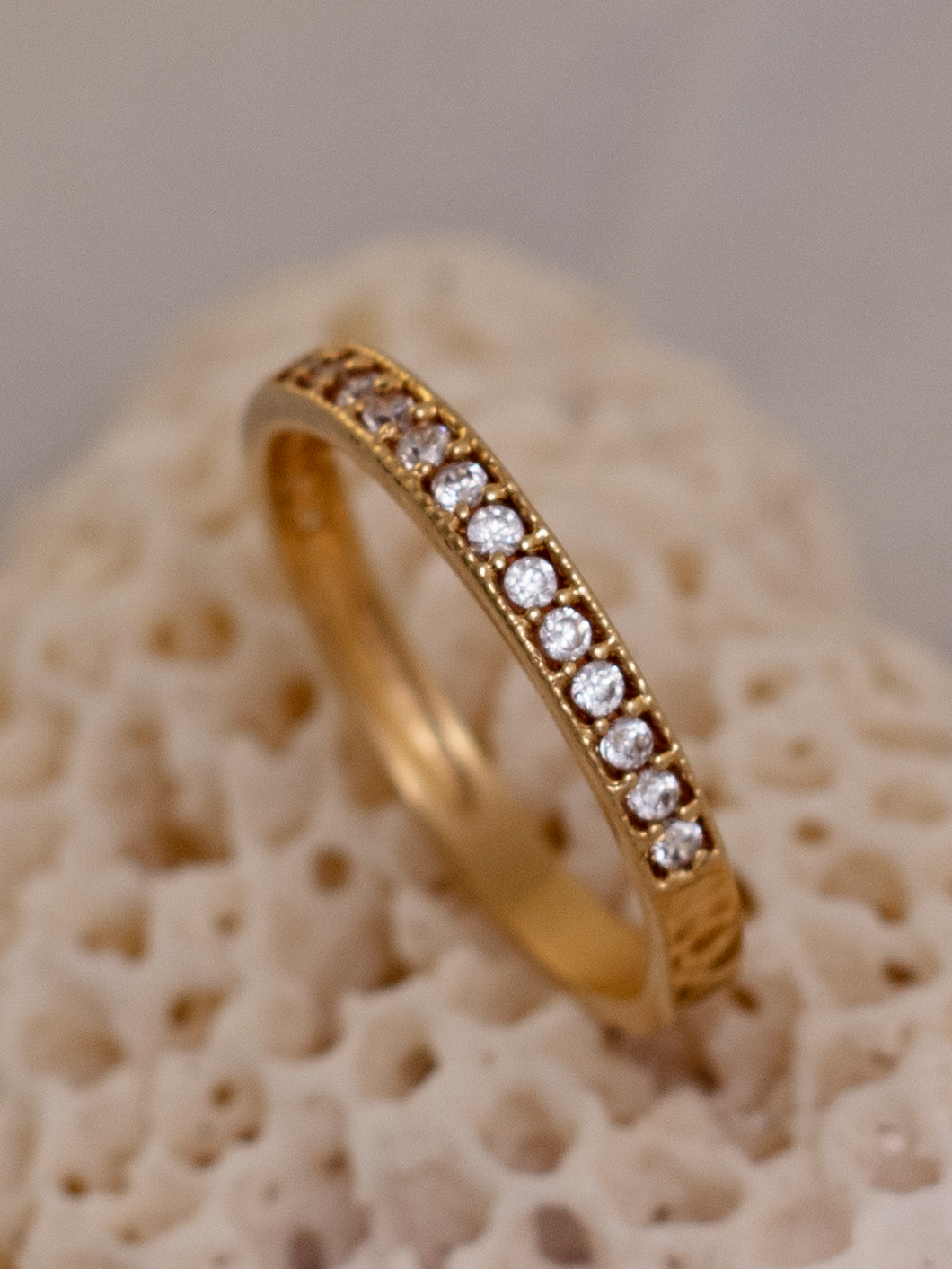 Anel Meia Aliança Florença Cravejada - Ouro18k